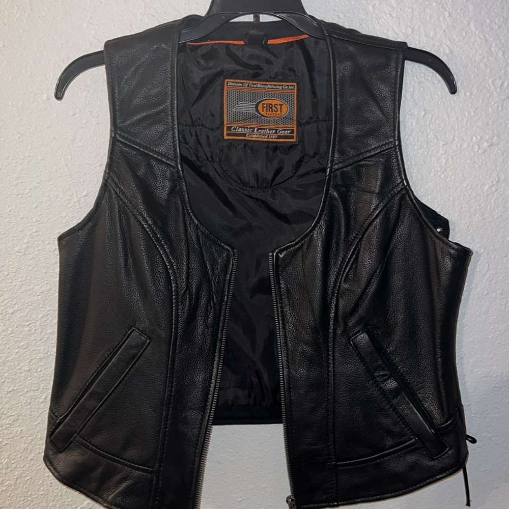 WOMENS FIRST CLASSICS REAL LEATHER VEST SIZE LARGE